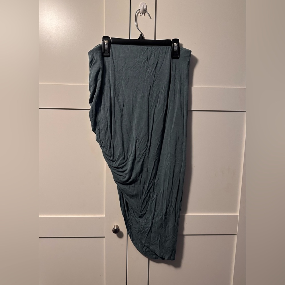 Charlotte Russe Side Slit Skirt - Picture 2 of 3